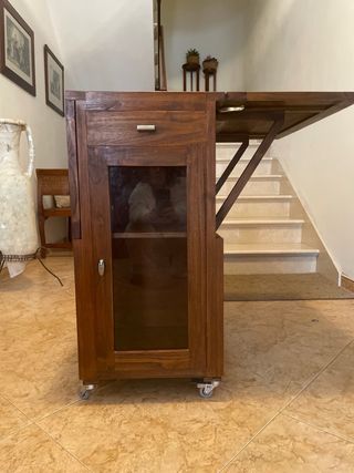 Mesa botellero plegable con ruedas