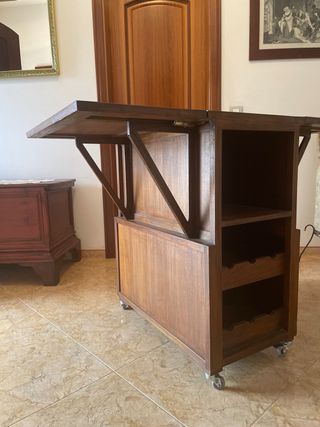 Mesa botellero plegable con ruedas
