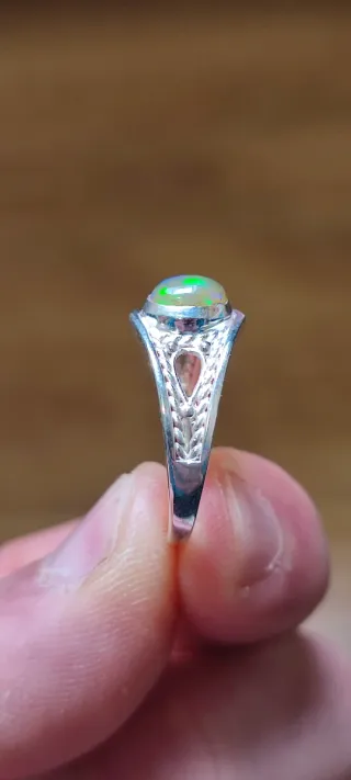 Anillo de Plata y Ópalo.