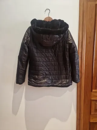 Trenca pelo negro reversible capucha