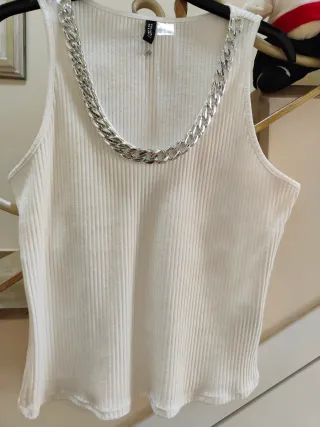 Camiseta Divided Blanca con Cadena Talla S