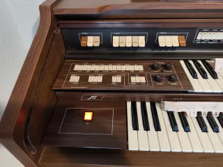 Órgano Eléctrico Solton S20/B400 con banqueta