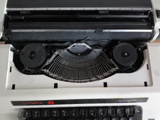 Máquina de escribir Olympia Alphamatic Vintage