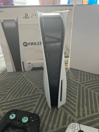 Playstation 5 con 2 controller e giochi