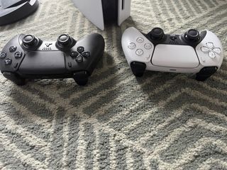 Playstation 5 con 2 controller e giochi