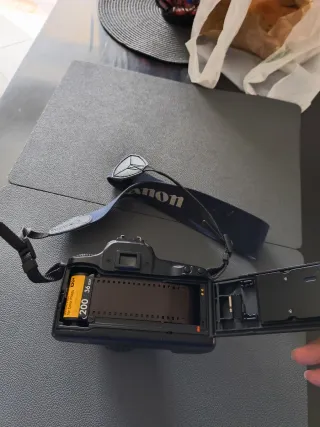 Canon EOS 1000f Reflex Analogica