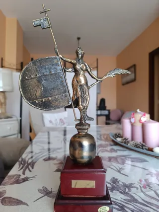 Giraldillo de bronce