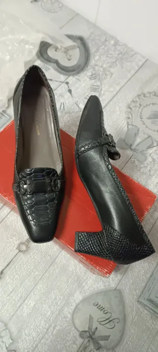 Elegantes zapatos de piel de mujer, ancho especial