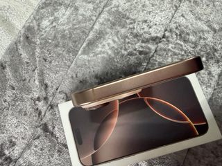 iPhone 16 Pro Max 256GB Dorado