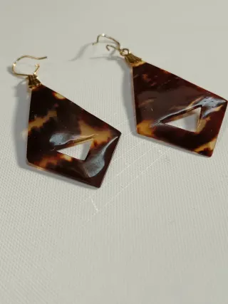 Orecchini pendenti tartarugati