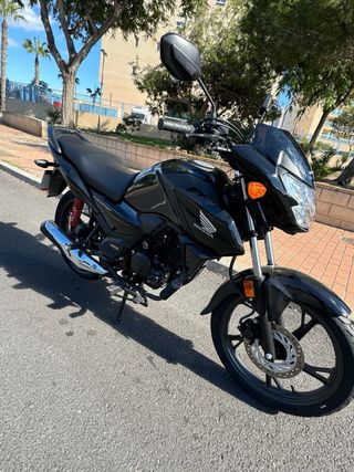 Honda CB125F Negra