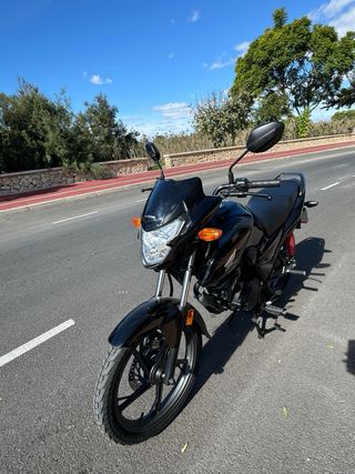 Honda CB125F Negra