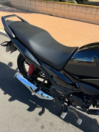 Honda CB125F Negra