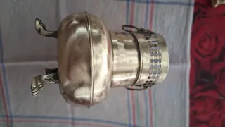 Vasi di ottone dorato, antichi, 18 cm di altezza