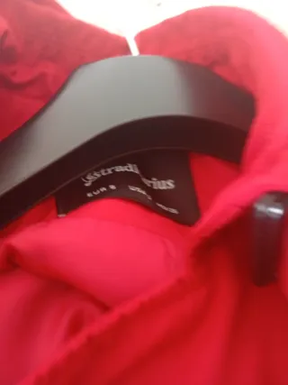 Garbardina roja elegante