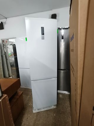 Frigorífico Combi No Frost 356L