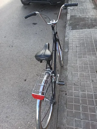 Bicicleta de paseo negra