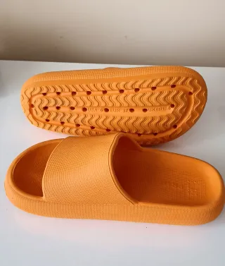 Sandalias naranjas suela alta