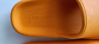 Sandalias naranjas suela alta