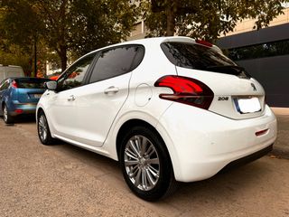 Peugeot 208 2019 Signature ITV 2027perfecto estado