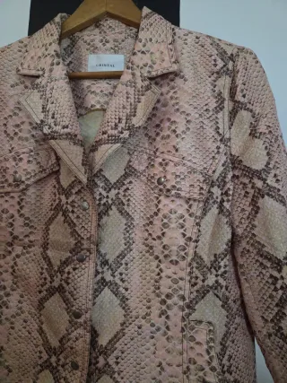 Chaqueta CRISTAL efecto piel serpiente