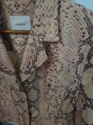 Chaqueta CRISTAL efecto piel serpiente