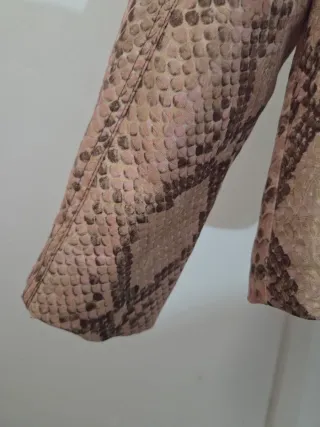 Chaqueta CRISTAL efecto piel serpiente