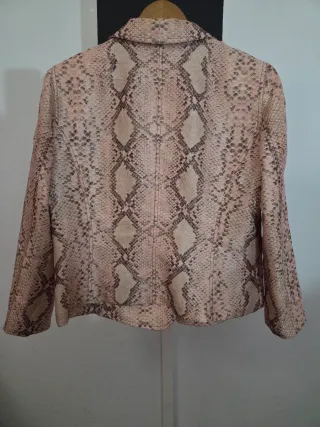 Chaqueta CRISTAL efecto piel serpiente