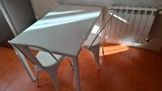 Set Tavolo e 4 Sedie in Bianco