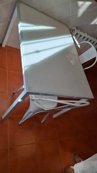 Set Tavolo e 4 Sedie in Bianco