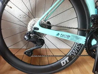 Bicicleta de carretera Factor ultegra Dii2