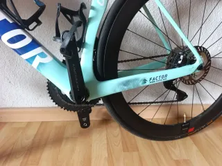 Bicicleta de carretera Factor ultegra Dii2