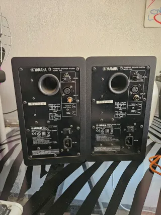 Par Monitores Yamaha HS5