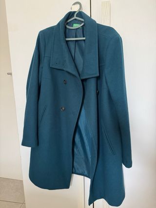 Abrigo verde Benetton cuello versátil