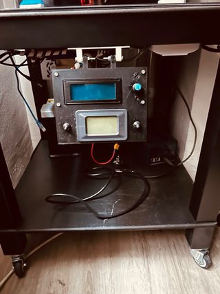 Impresora 3D con armario y batería