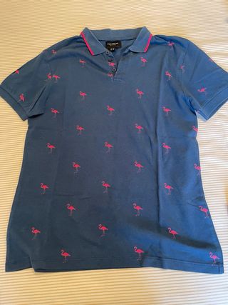 Polo Pull&Bear azul con Flamencos rosa Talla M