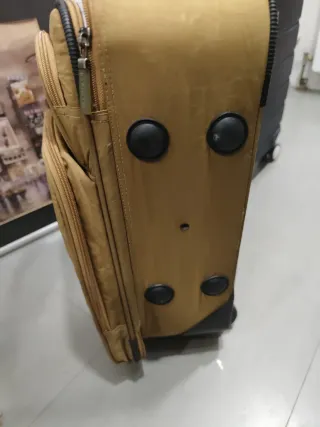 Maleta de viaje beige, marrón de dos ruedas