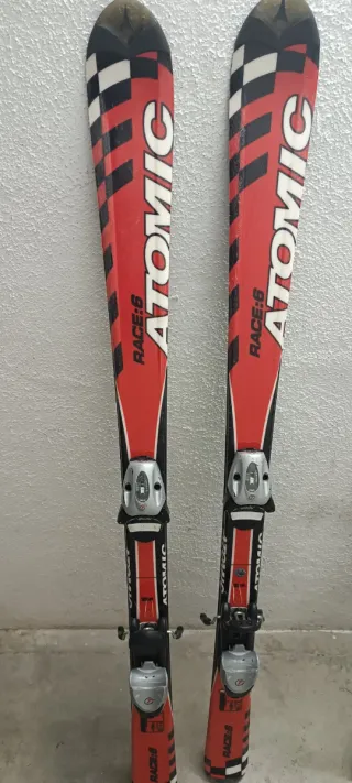 Esquís ATOMIC RACE infantiles. 75 euros unidad