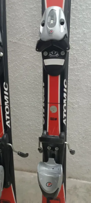 Esquís ATOMIC RACE infantiles. 75 euros unidad