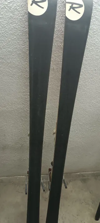 Esquís ATOMIC RACE infantiles. 75 euros unidad