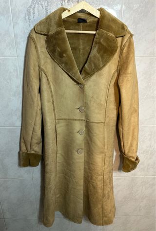 Abrigo largo beige y marrón