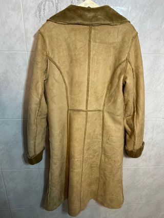 Abrigo largo beige y marrón