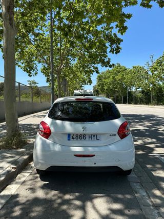 Peugeot 208,2014