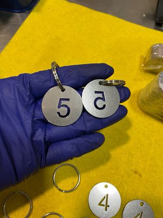 Llaveros numerados plateados (1-100)*2,total 200u