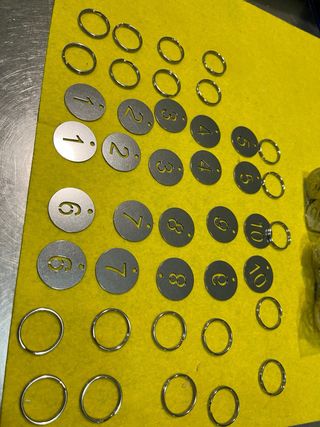 Llaveros numerados plateados (1-100)*2,total 200u