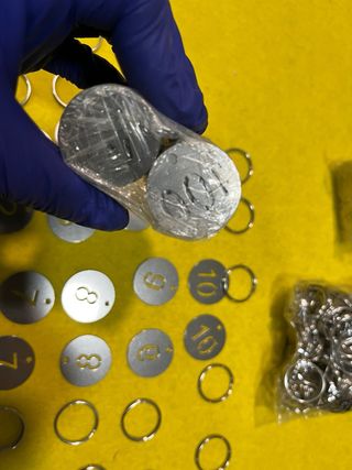 Llaveros numerados plateados (1-100)*2,total 200u