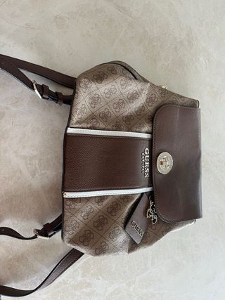 Mochila Guess piel beige y marrón