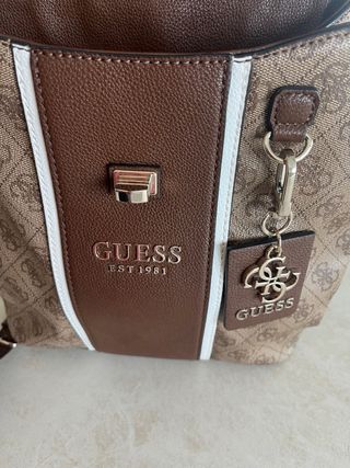 Mochila Guess piel beige y marrón