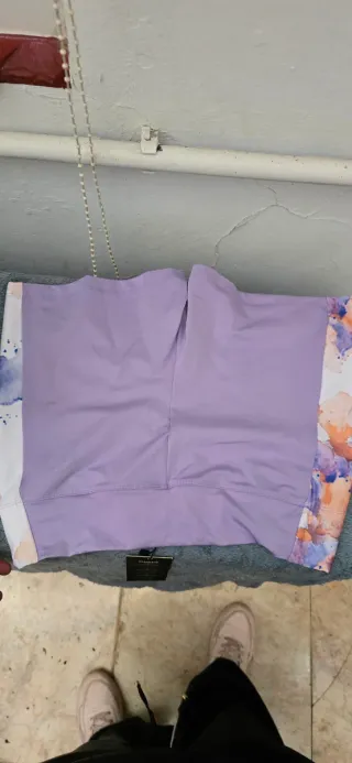 Top deportivo estampado hojas