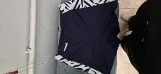 Top deportivo estampado hojas